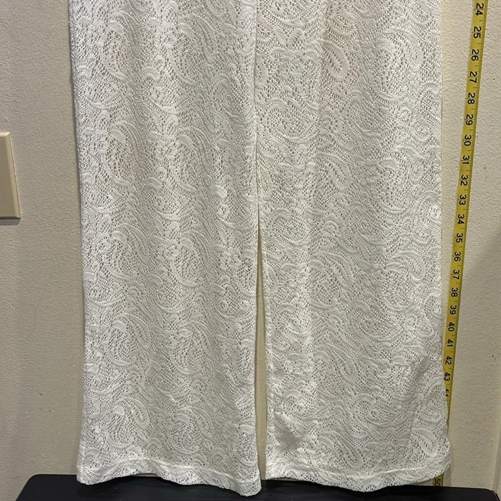 Xhilaration chic white